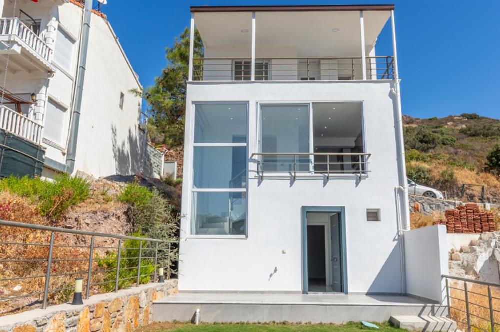 Boğaziçi'nde Plajlı Deniz Manzaralı 4+1 Tripleks Sıfır Villa