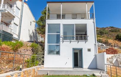 Boğaziçi'nde Plajlı Deniz Manzaralı 4+1 Tripleks Sıfır Villa