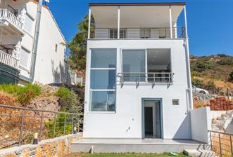 Boğaziçi'nde Plajlı Deniz Manzaralı 4+1 Tripleks Sıfır Villa