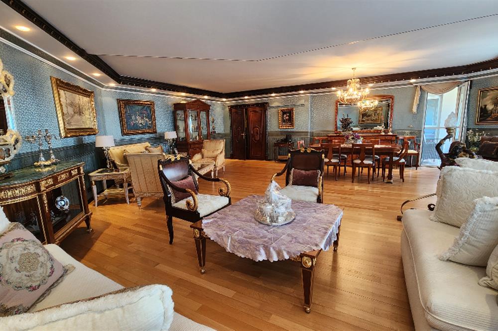 SUADİYE SAHİLDE SİTE ÖZELLİKLİ DENİZ MANZARALI 5+1 275 m2 DAİRE