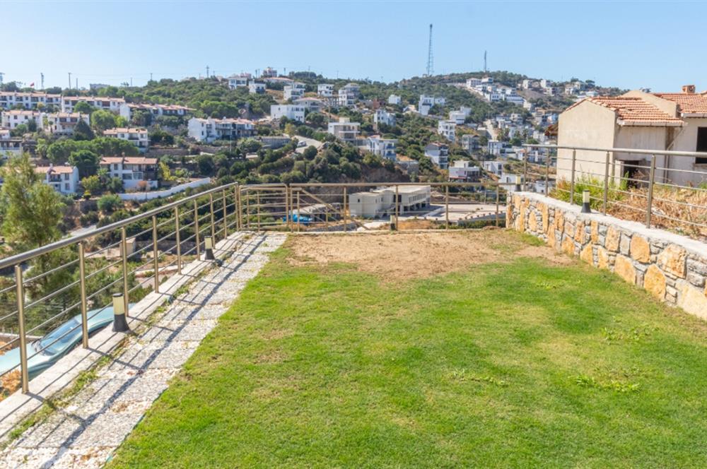 Boğaziçi'nde Plajlı Deniz Manzaralı 4+1 Tripleks Sıfır Villa