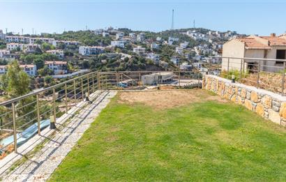 Boğaziçi'nde Plajlı Deniz Manzaralı 4+1 Tripleks Sıfır Villa