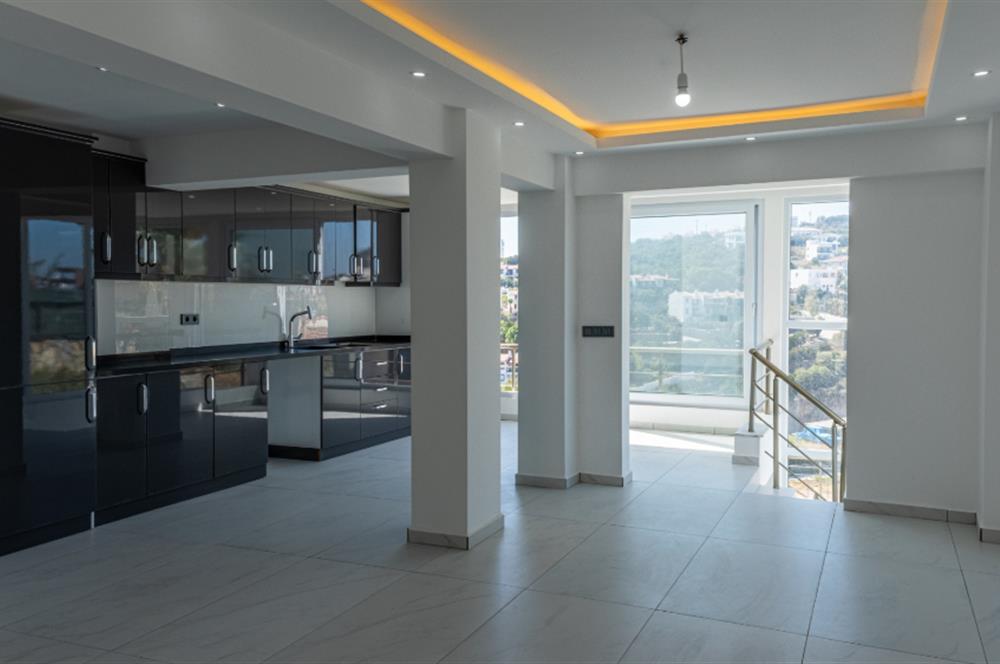 Boğaziçi'nde Plajlı Deniz Manzaralı 4+1 Tripleks Sıfır Villa