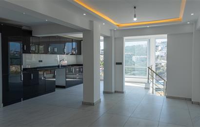 Boğaziçi'nde Plajlı Deniz Manzaralı 4+1 Tripleks Sıfır Villa