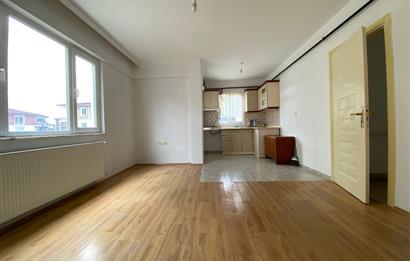 CENTURY 21'DEN ÜNİVERSİTE KARŞISI 2+1 KİRALIK DAİRE! 