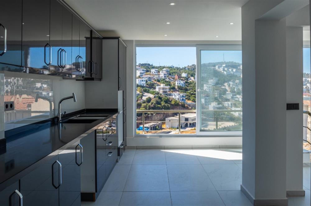 Boğaziçi'nde Plajlı Deniz Manzaralı 4+1 Tripleks Sıfır Villa