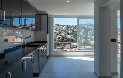 Boğaziçi'nde Plajlı Deniz Manzaralı 4+1 Tripleks Sıfır Villa