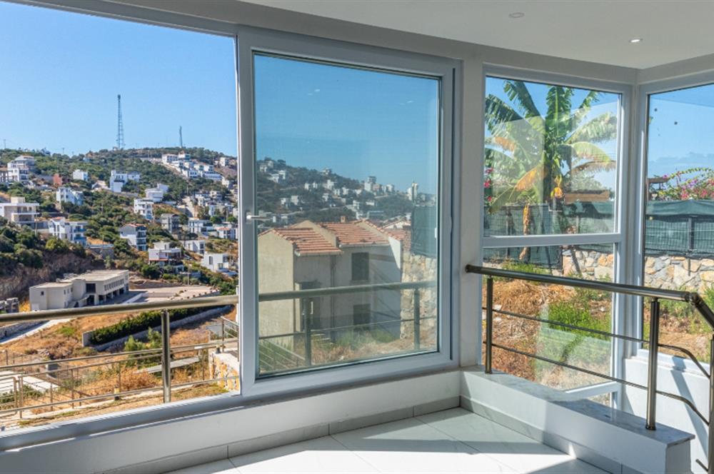 Boğaziçi'nde Plajlı Deniz Manzaralı 4+1 Tripleks Sıfır Villa