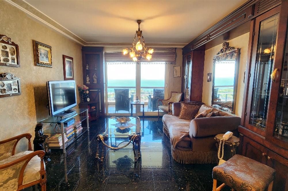 SUADİYE SAHİLDE SİTE ÖZELLİKLİ DENİZ MANZARALI 5+1 275 m2 DAİRE