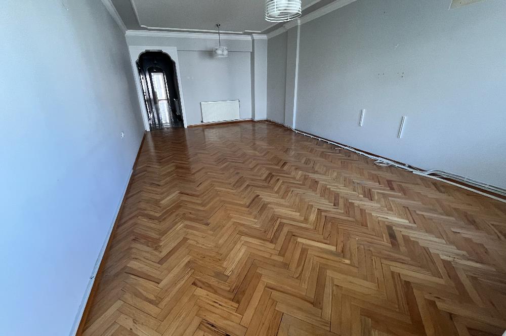 Bahriye Üçok ve Atatürk Bulvarı Paraleli Geniş 2+1 Satılık Daire