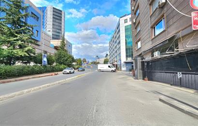 ŞİŞLİ BOMONTİ'DE GENİŞ CEPHE AVANTAJLI KİRALIK DEPOLU MAĞAZA