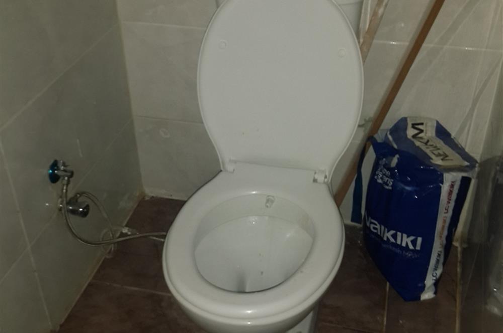 Adnan kahvecide Cadde üzerinde çift cepheli 124m2 Köşe dükkan.