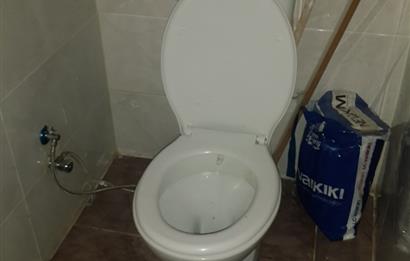 Adnan kahvecide Cadde üzerinde çift cepheli 124m2 Köşe dükkan.