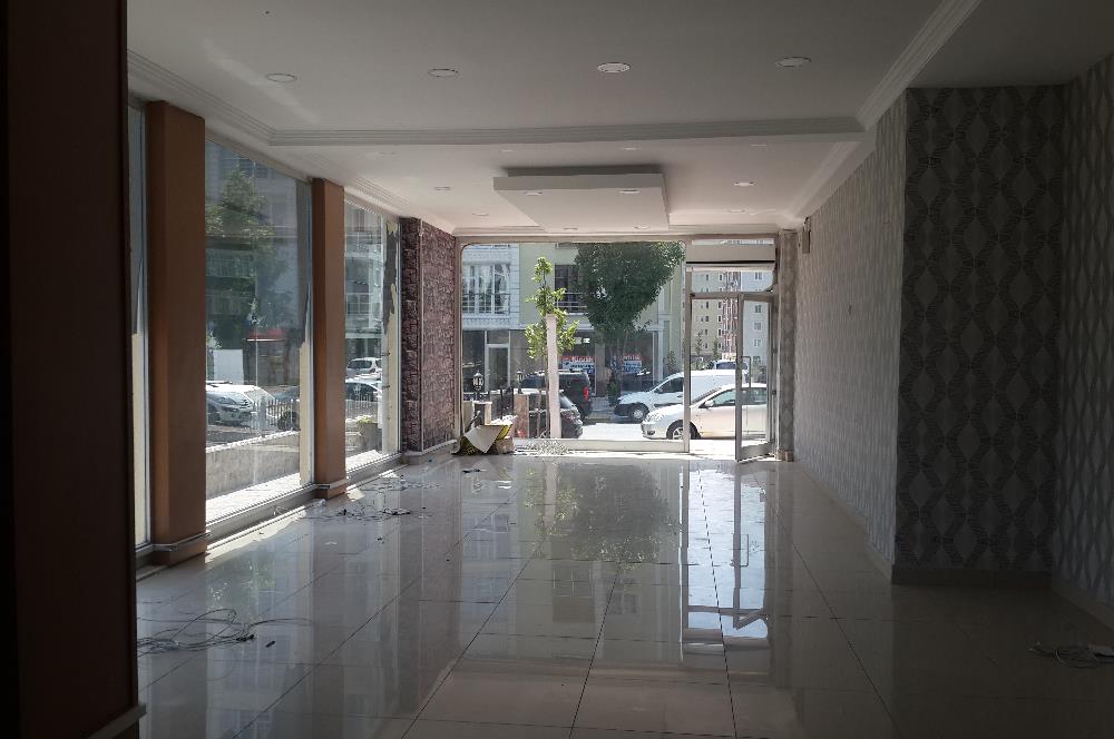 Adnan kahvecide Cadde üzerinde çift cepheli 124m2 Köşe dükkan.