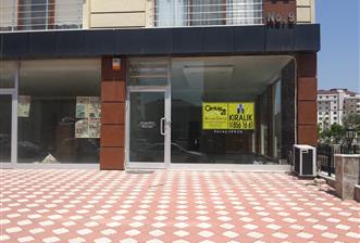 Adnan kahvecide Cadde üzerinde çift cepheli 124m2 Köşe dükkan.