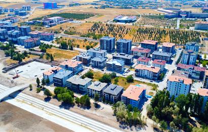 BAHÇELİEVLER MAHALLESİ’İNDE SİTE İÇİNDE 4,5+1 SATILIK DAİRE