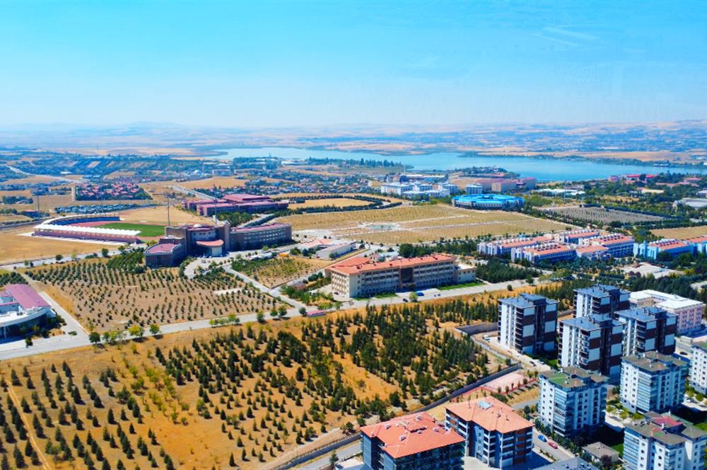 BAHÇELİEVLER MAHALLESİ’İNDE SİTE İÇİNDE 4,5+1 SATILIK DAİRE