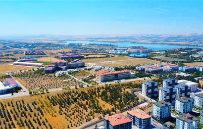 BAHÇELİEVLER MAHALLESİ’İNDE SİTE İÇİNDE 4,5+1 SATILIK DAİRE