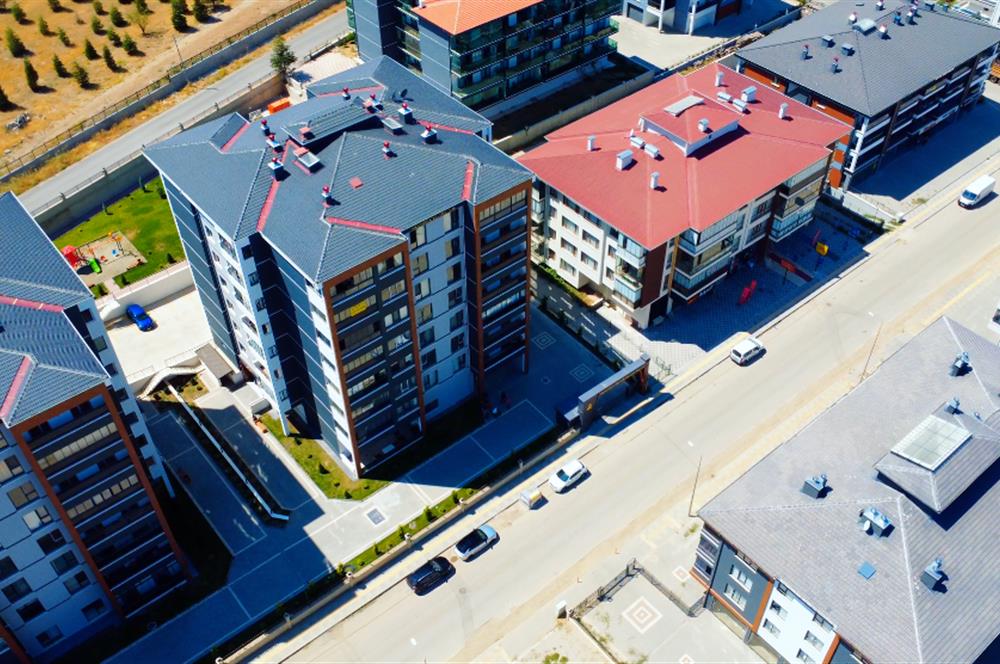 BAHÇELİEVLER MAHALLESİ’İNDE SİTE İÇİNDE 4,5+1 SATILIK DAİRE