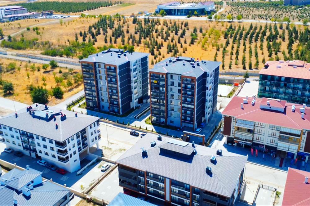 BAHÇELİEVLER MAHALLESİ’İNDE SİTE İÇİNDE 4,5+1 SATILIK DAİRE