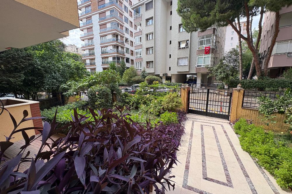 KOZYATAĞI AVŞAR SOKAKTA KOZZY AVM'YE 400 METRE SATILIK 3+1 DAİRE