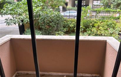 KOZYATAĞI AVŞAR SOKAKTA KOZZY AVM'YE 400 METRE SATILIK 3+1 DAİRE