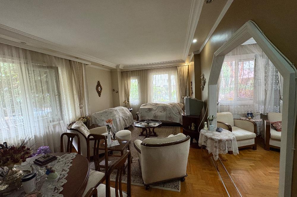 KOZYATAĞI AVŞAR SOKAKTA KOZZY AVM'YE 400 METRE SATILIK 3+1 DAİRE