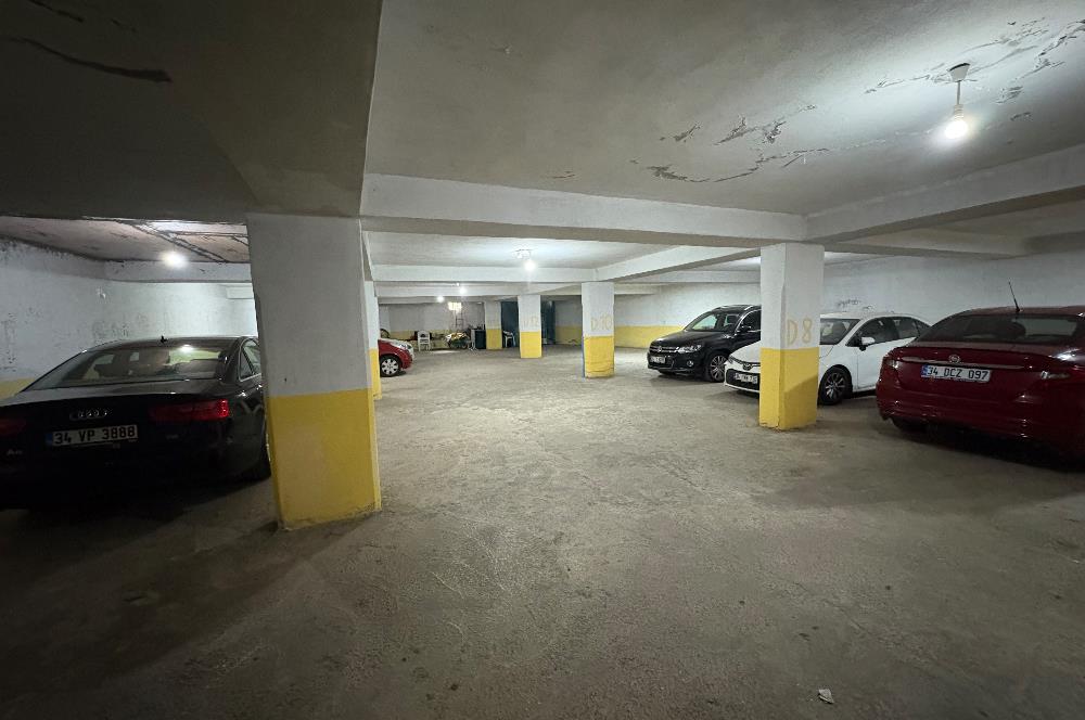KOZYATAĞI AVŞAR SOKAKTA KOZZY AVM'YE 400 METRE SATILIK 3+1 DAİRE