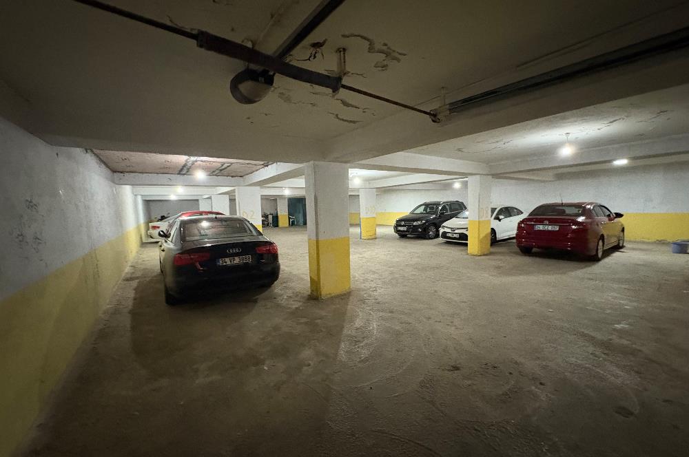 KOZYATAĞI AVŞAR SOKAKTA KOZZY AVM'YE 400 METRE SATILIK 3+1 DAİRE