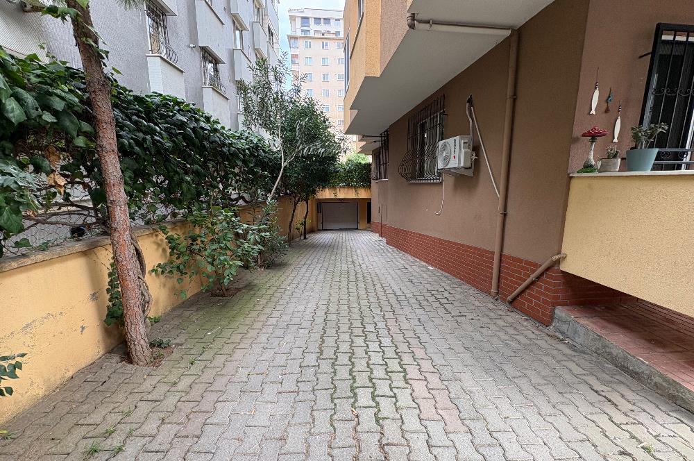 KOZYATAĞI AVŞAR SOKAKTA KOZZY AVM'YE 400 METRE SATILIK 3+1 DAİRE