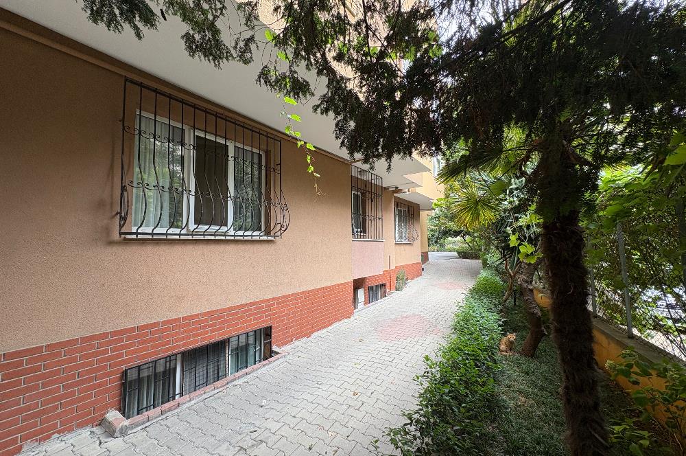 KOZYATAĞI AVŞAR SOKAKTA KOZZY AVM'YE 400 METRE SATILIK 3+1 DAİRE