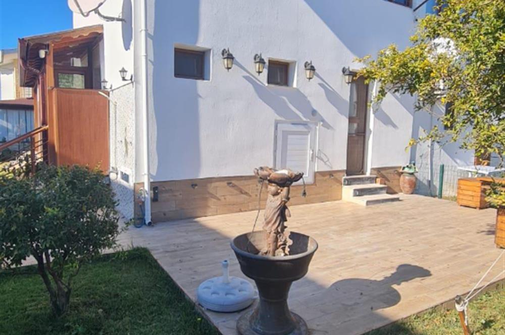 Gömeç'te, Denize Sıfır Site İçinde,Deniz Manzaralı Satılık Villa