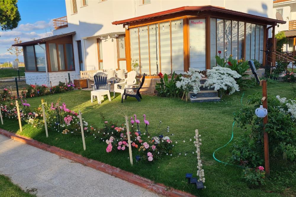 Gömeç'te, Denize Sıfır Site İçinde,Deniz Manzaralı Satılık Villa