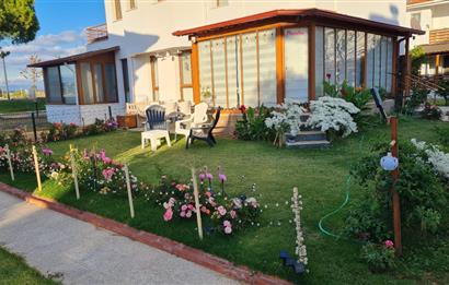 Gömeç'te, Denize Sıfır Site İçinde,Deniz Manzaralı Satılık Villa
