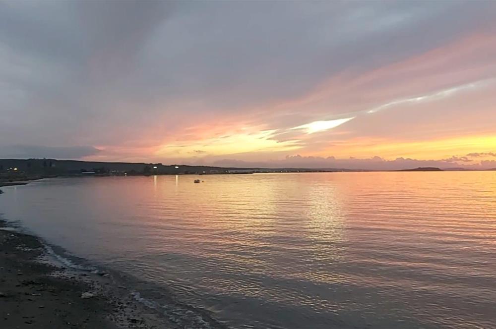 Gömeç'te, Denize Sıfır Site İçinde,Deniz Manzaralı Satılık Villa