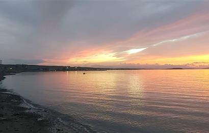 Gömeç'te, Denize Sıfır Site İçinde,Deniz Manzaralı Satılık Villa