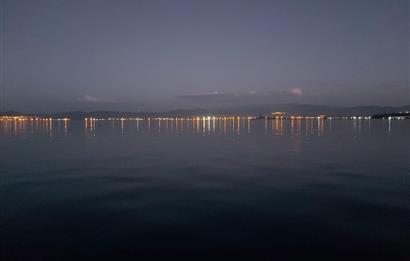 Gömeç'te, Denize Sıfır Site İçinde,Deniz Manzaralı Satılık Villa