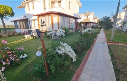 Gömeç'te, Denize Sıfır Site İçinde,Deniz Manzaralı Satılık Villa