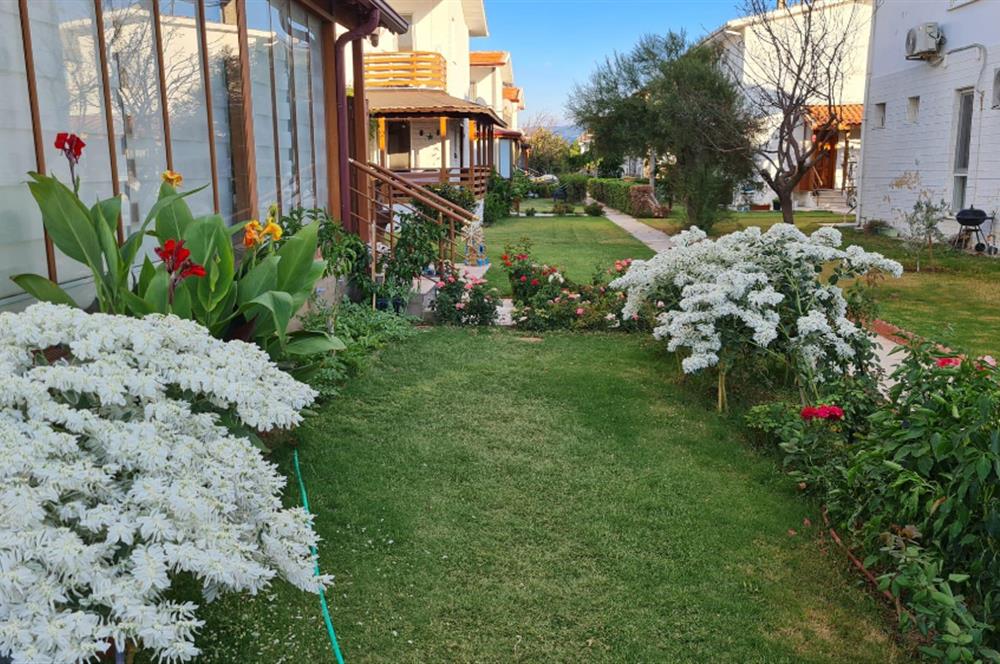 Gömeç'te, Denize Sıfır Site İçinde,Deniz Manzaralı Satılık Villa