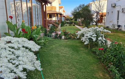 Gömeç'te, Denize Sıfır Site İçinde,Deniz Manzaralı Satılık Villa