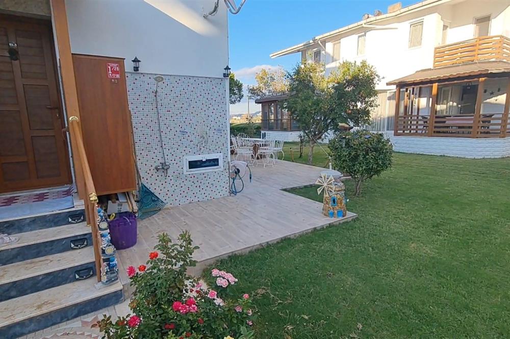 Gömeç'te, Denize Sıfır Site İçinde,Deniz Manzaralı Satılık Villa