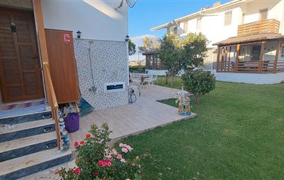Gömeç'te, Denize Sıfır Site İçinde,Deniz Manzaralı Satılık Villa
