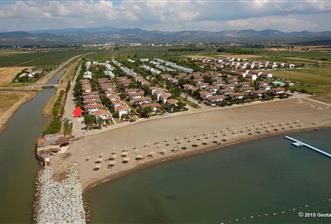 Gömeç'te, Denize Sıfır Site İçinde,Deniz Manzaralı Satılık Villa