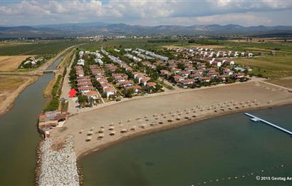 Gömeç'te, Denize Sıfır Site İçinde,Deniz Manzaralı Satılık Villa