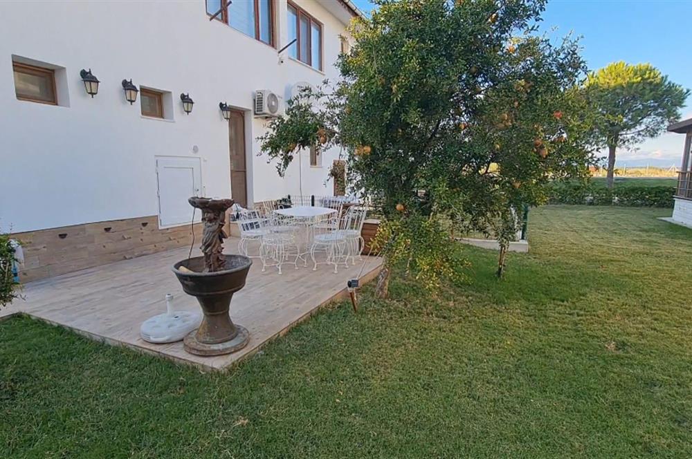 Gömeç'te, Denize Sıfır Site İçinde,Deniz Manzaralı Satılık Villa