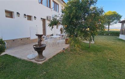 Gömeç'te, Denize Sıfır Site İçinde,Deniz Manzaralı Satılık Villa