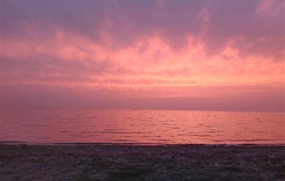 Gömeç'te, Denize Sıfır Site İçinde,Deniz Manzaralı Satılık Villa