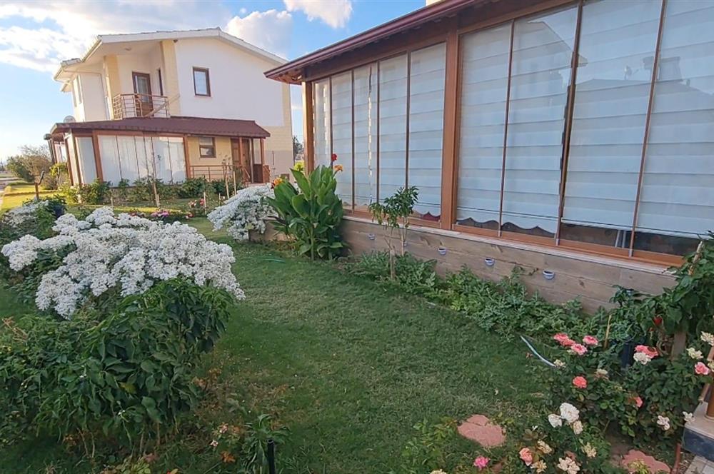 Gömeç'te, Denize Sıfır Site İçinde,Deniz Manzaralı Satılık Villa