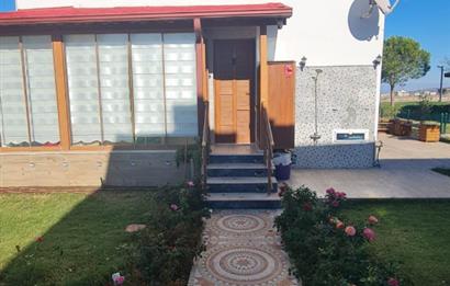 Gömeç'te, Denize Sıfır Site İçinde,Deniz Manzaralı Satılık Villa