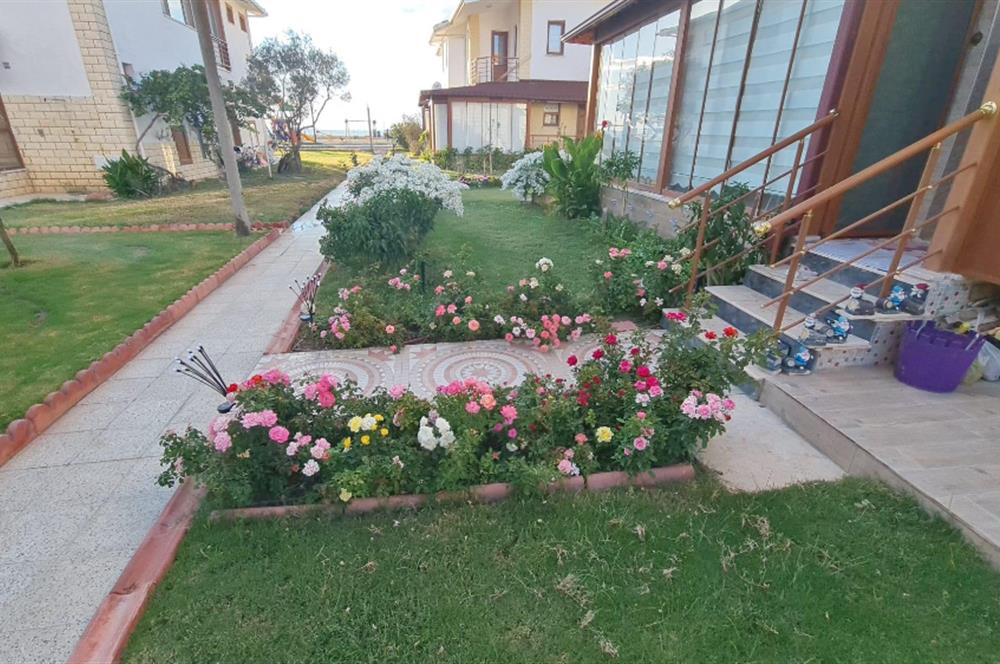 Gömeç'te, Denize Sıfır Site İçinde,Deniz Manzaralı Satılık Villa